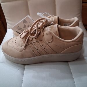 Adidas Rivalry Low Lux Athletic Shoes Light Tan Comfy Sneakers Sz 7.5